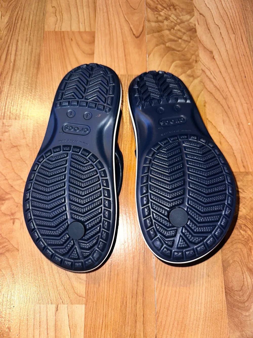 CROCS Kids Navy Blue Flip Flop Sandals with White Trim - Picture 2 of 2